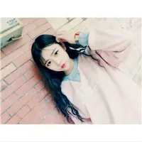 白边女生头像上下带白边第1张