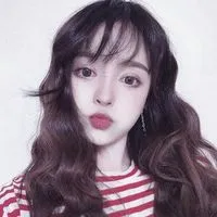 俏皮感十足长发女生头像第1张