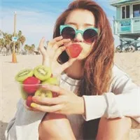 带眼镜的女生头像第1张