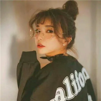 长发戴眼镜的女生头像第1张