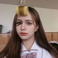 自然随意的美女头像第1张