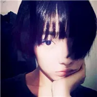 发呆的女生头像第1张