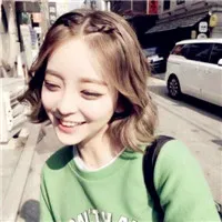 短发美女头像第1张