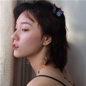 很颓废的女生头像高冷第1张