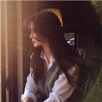 俏皮长发美女头像第1张