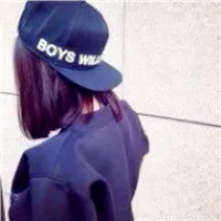 带帽子酷酷女生头像第1张