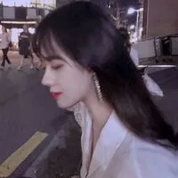 简单又自然的最火女生头像第1张