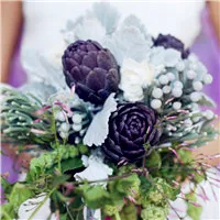 手捧鲜花的女生头像第1张