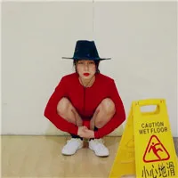 有点偏向复古风的女生头像第1张