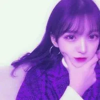 搞怪女生微博头像第1张