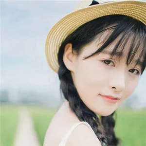 戴帽子的美女头像第1张