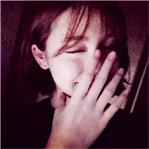 短发个性高冷女生头像第1张