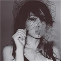 2018女生抽烟霸气头像第1张