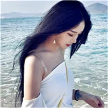 女生头像漏半边肩第1张