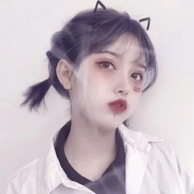 2019最新很拽的女生头像第1张