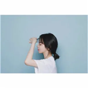 唯美清新白边女生头像第1张