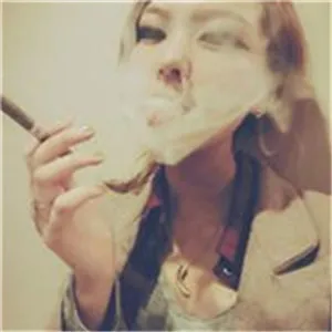 丧气颓废女生头像第1张