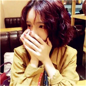 好看的微信头像女短发第1张