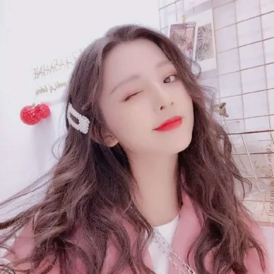 简单大方迷人美女头像第1张