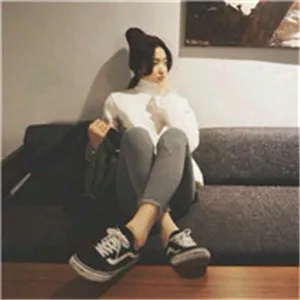 简单时尚混搭美女头像第1张