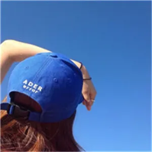 女生戴帽子时尚头像第1张