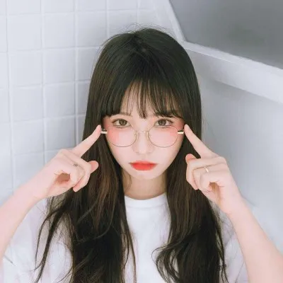 戴眼镜的气质美女头像图片第1张