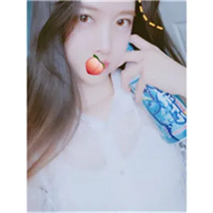 白边女头像最新第1张