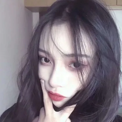 气质清冷的女生头像第1张