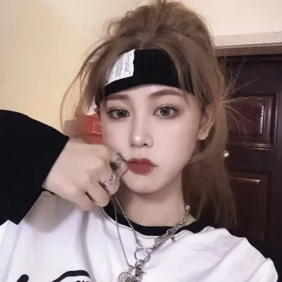 抖音女生头像霸气冷酷第1张