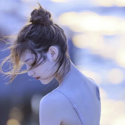 干净女头像第1张