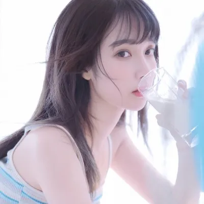 高清干净女头像第1张