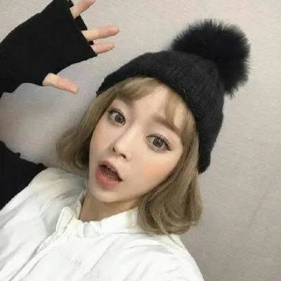 好看的短发女生头像最新版精选第1张