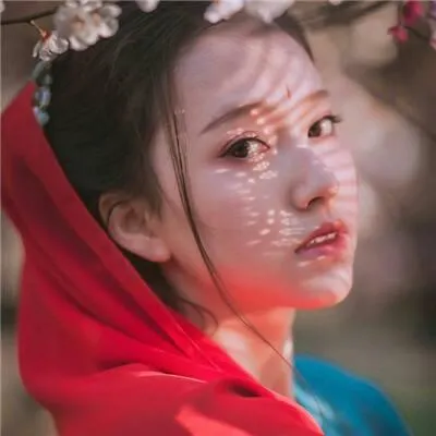 高清唯美的古风红衣女子头像图片第1张