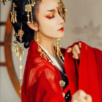 qq头像古风唯美红衣女第1张