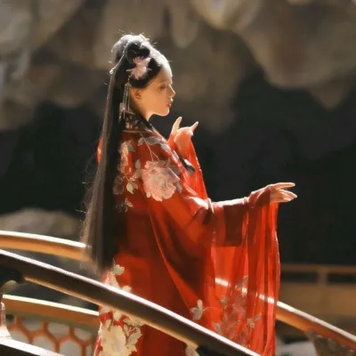 红衣伤感古风女生头像第1张