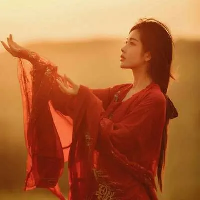 红色古风头像女生第1张