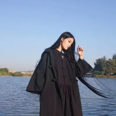 高清长发的女生头像黑色高冷古风图片第1张