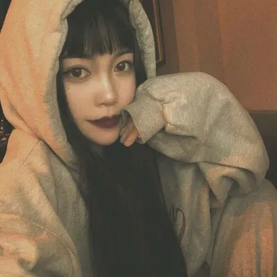 高清个性的复古风滤镜女生头像图片第1张