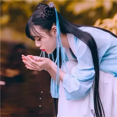 高清好看的古风唯美意境女生头像图片第1张