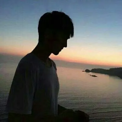 海边情侣头像一对两张第1张