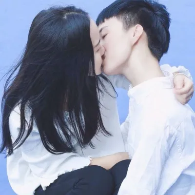 高清甜蜜的拥抱浪漫情头图片第1张