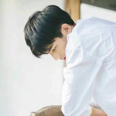 qq个性帅哥头像侧面伤感高清图片第1张