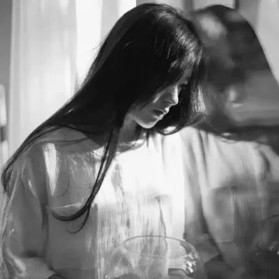 qq伤感黑白头像女生冷酷第1张