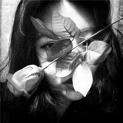 qq有个性的女生黑白头像霸气很野第1张