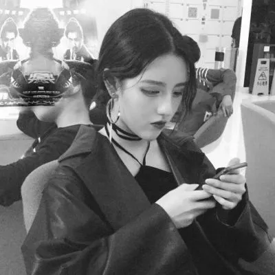 qq头像黑白女生好看冷酷最新第1张