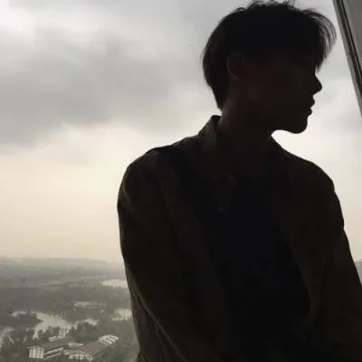 高冷伤感的qq男生黑白头像第1张