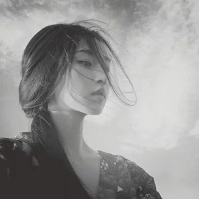 qq伤感颓废的黑白头像静态的第1张