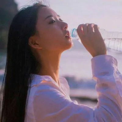 最新qq伤感头像悲伤走不出来第1张