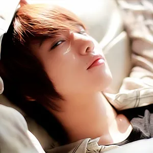 高清冷酷男生QQ头像第1张