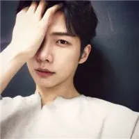 清爽男生简单微信头像第1张